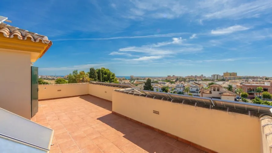 4 bedrooms villa for sale , Las Lagunas, Spain No. 30761 № 16