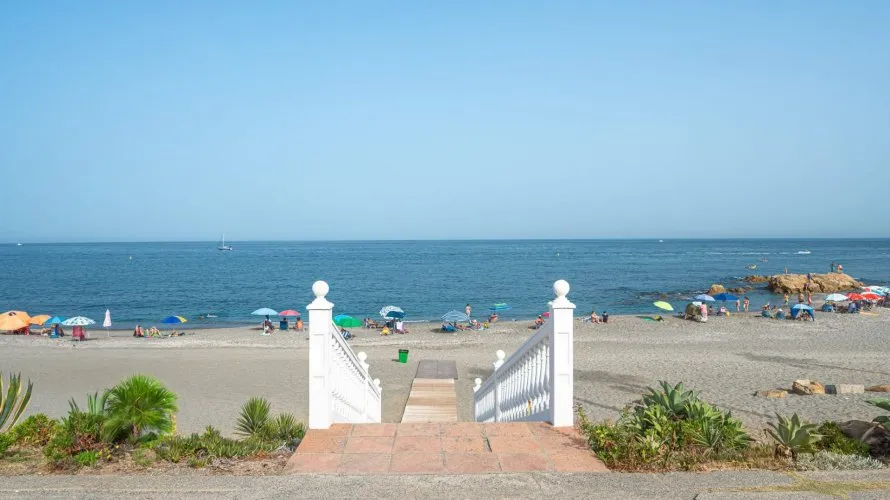 5 bedrooms house for sale , Manilva, Spain No. 30590 № 1