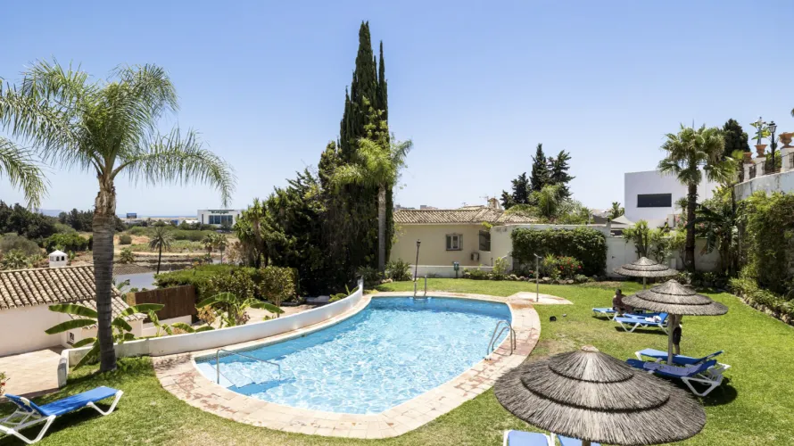 4 bedrooms townhouse for sale , Nueva Andalucia, Spain No. 30754 № 1