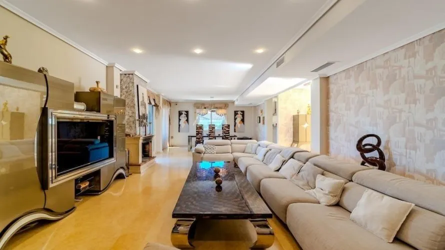 5 bedrooms villa for sale , Torrevieja, Spain No. 31021 № 1