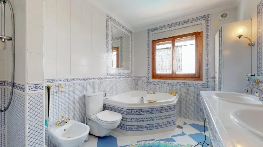 7 bedrooms villa for sale , Maryvilla, Spain No. 30871 № 23