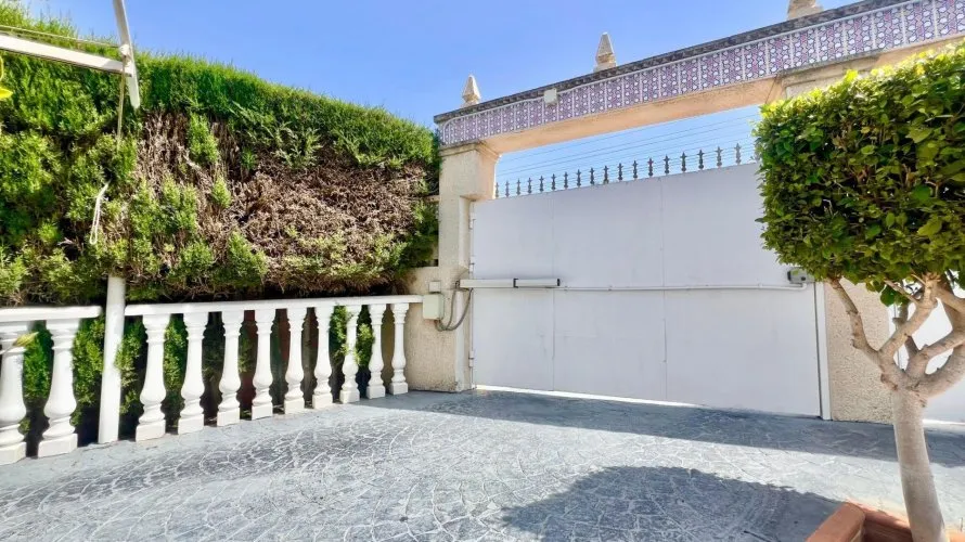 3 bedrooms villa for sale , Torrevieja, Spain No. 31013 № 2