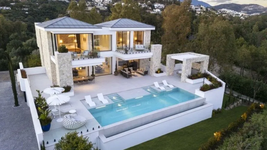 5 bedrooms house for sale , La Quinta, Spain No. 31059