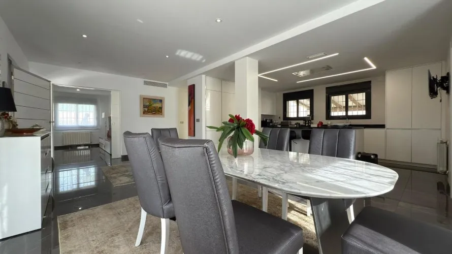 5 bedrooms villa for sale, San Juan, Spain No. 32058 № 1