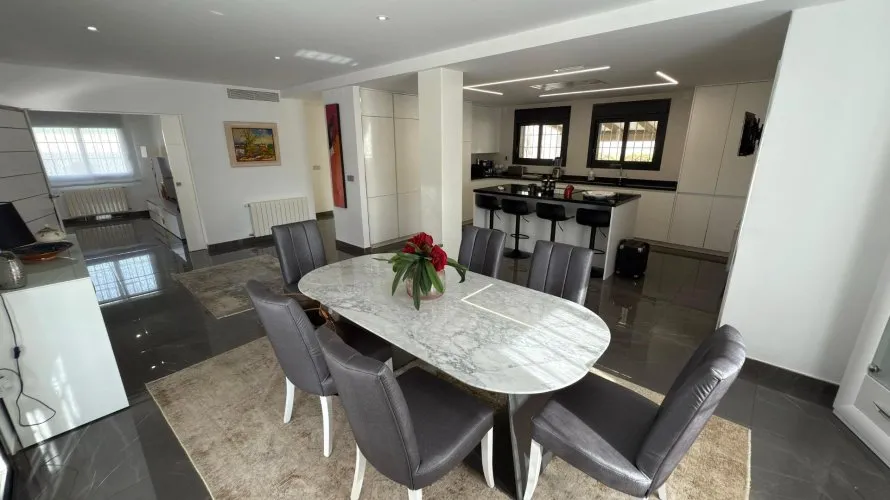 5 bedrooms villa for sale, San Juan, Spain No. 32058