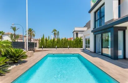 3 bedrooms villa for sale, Playa Honda, Spain No. 32030