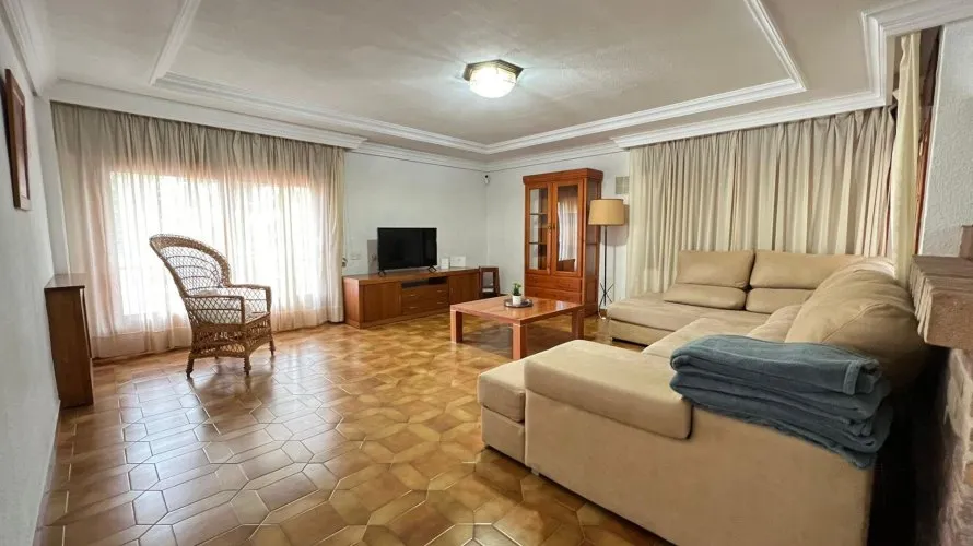 4 bedrooms villa for sale, Campoamor, Spain No. 32018 № 1