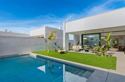 3 bedrooms villa for sale, Mar De Cristal, Spain No. 31998