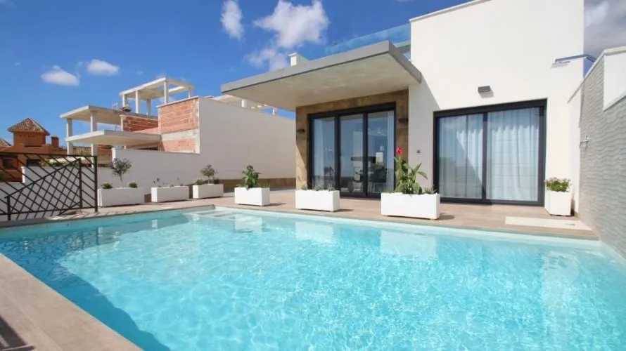 3 bedrooms villa for sale, San Miguel de Salinas, Spain No. 31882 № 1