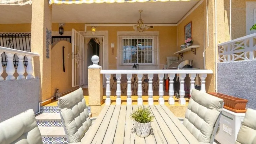 2 bedrooms house for sale , Torrevieja, Spain No. 32293 № 1