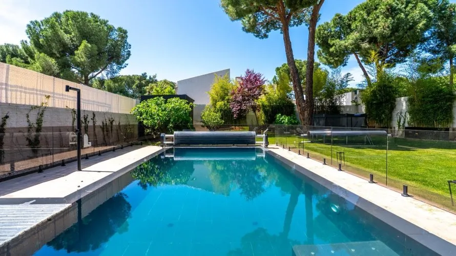 4 bedrooms villa for sale, Pozuelo de Alarcon, Spain No. 32369 № 1