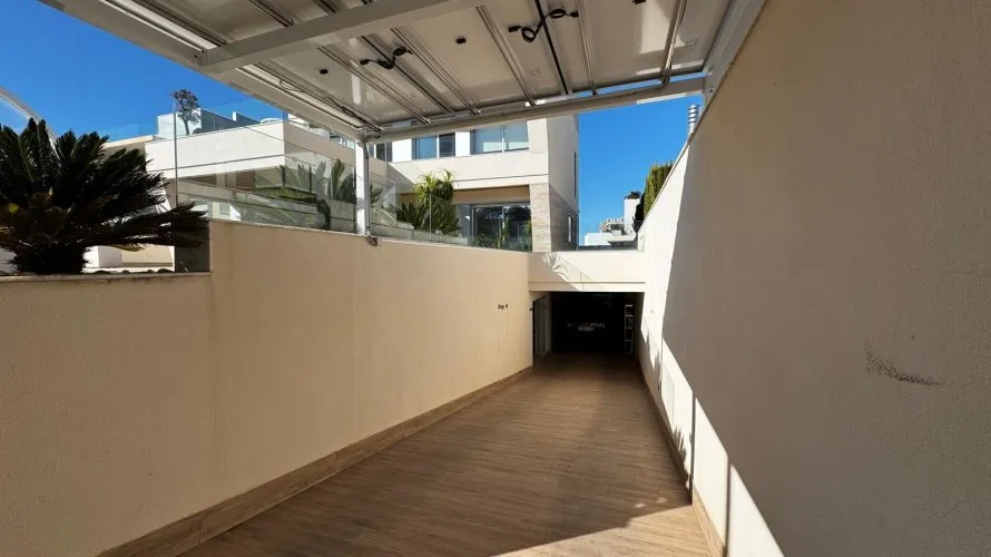 4 bedrooms villa for sale, Campoamor, Spain No. 32351