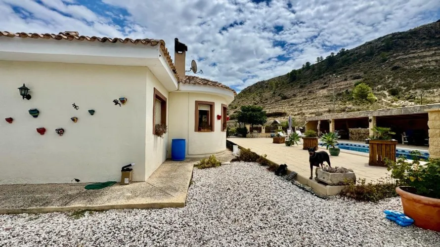 3 bedrooms house for sale, Relleu, Spain No. 32345 № 1