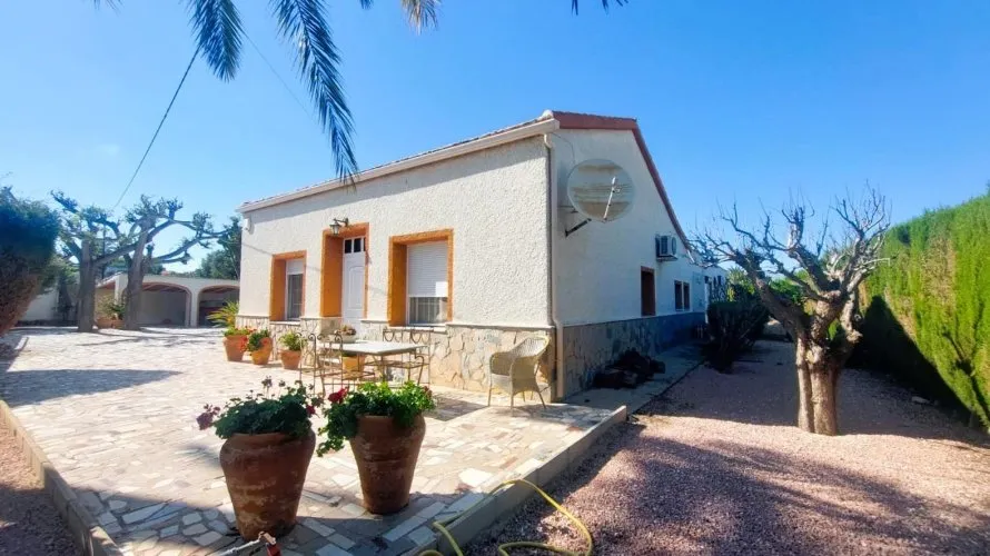 5 bedrooms house for sale, La Marina, Spain No. 32339 № 1