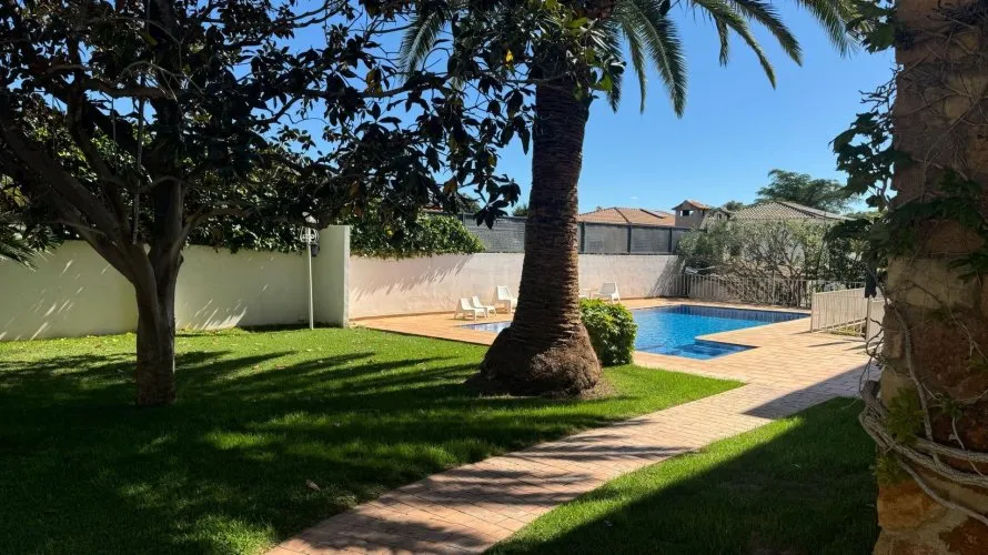 4 bedrooms villa for sale, Riba-roja de Turia, Spain No. 32360 № 1