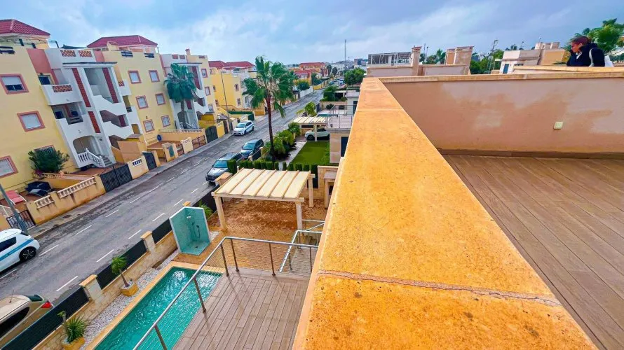 5 bedrooms villa for sale, La Zenia, Spain No. 32327 № 1