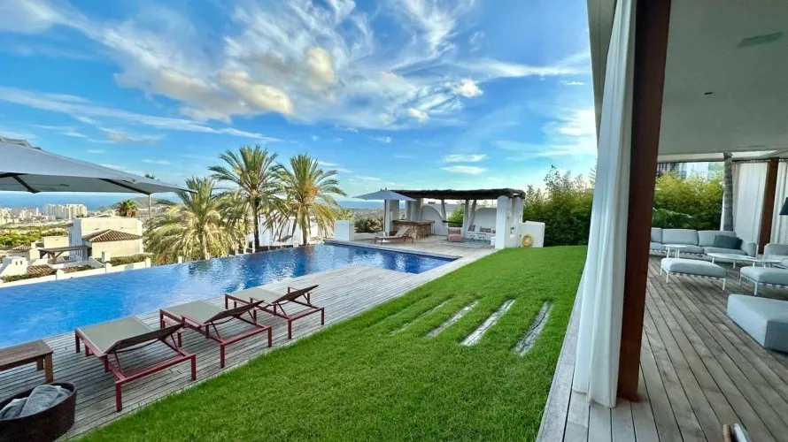 5 bedrooms villa for sale, Finestrat, Spain No. 32320