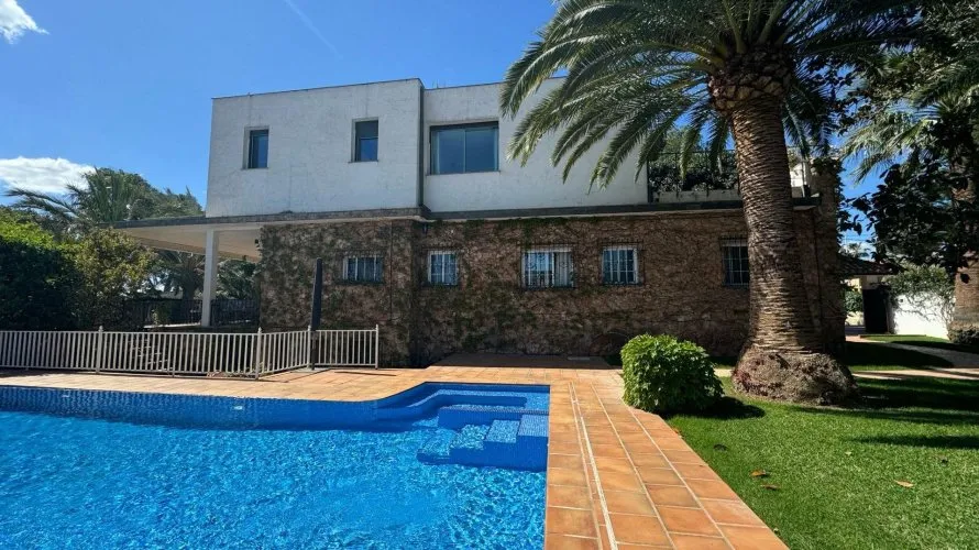 4 bedrooms villa for sale, Riba-roja de Turia, Spain No. 32360