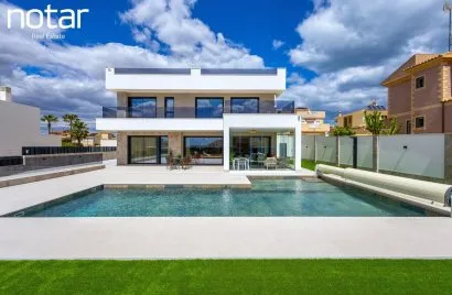 234m² villa for sale, Torrevieja, Spain No. 32433