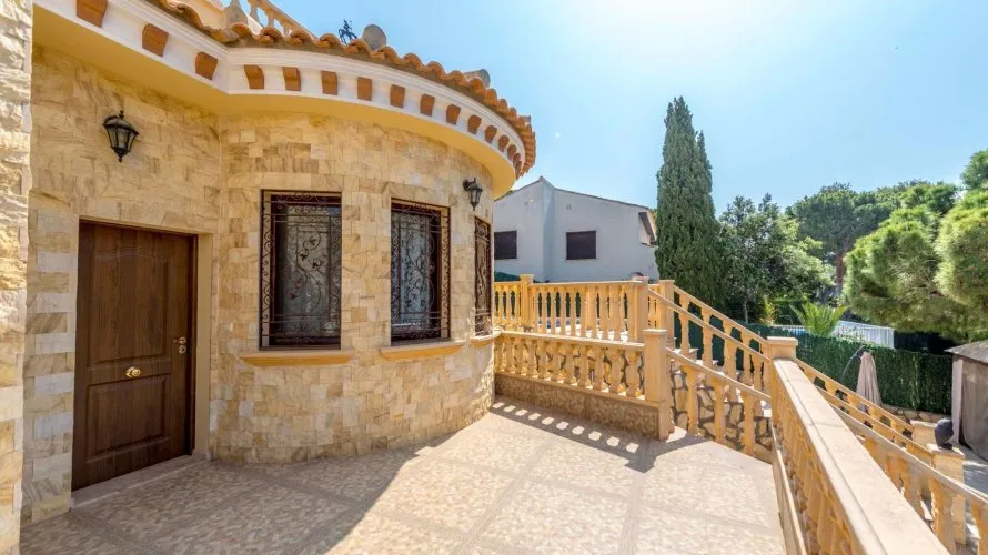 4 bedrooms villa for sale, Campoamor, Spain No. 32372 № 10