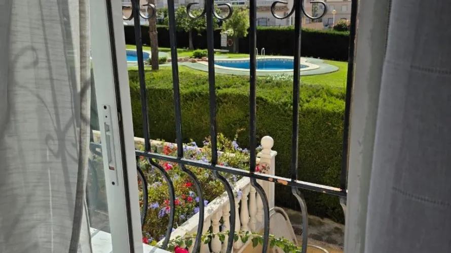 2 bedrooms house for sale, Torrevieja, Spain No. 32450 № 1
