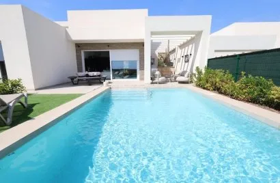 3 bedrooms villa for sale, Algorfa, Spain No. 32384