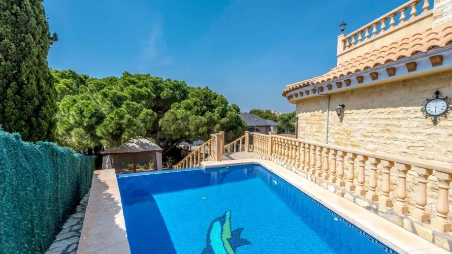 4 bedrooms villa for sale, Campoamor, Spain No. 32372