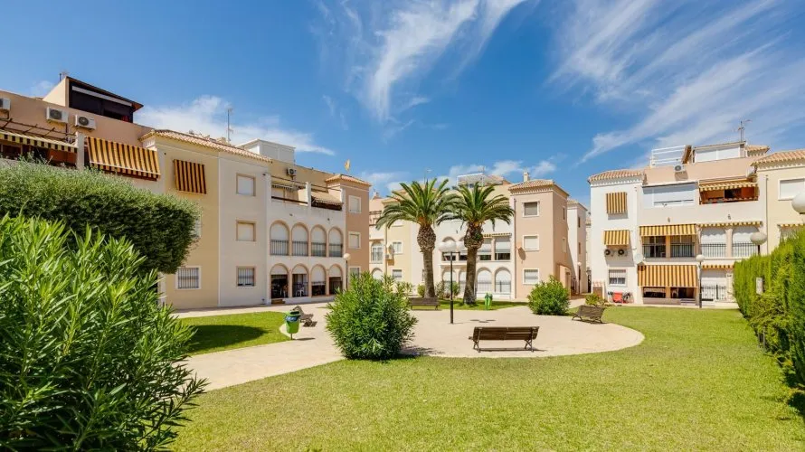 60m² bungalow for sale, Torrevieja, Spain No. 32468 № 2