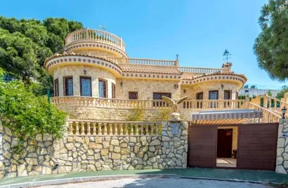 4 bedrooms villa for sale, Campoamor, Spain No. 32372