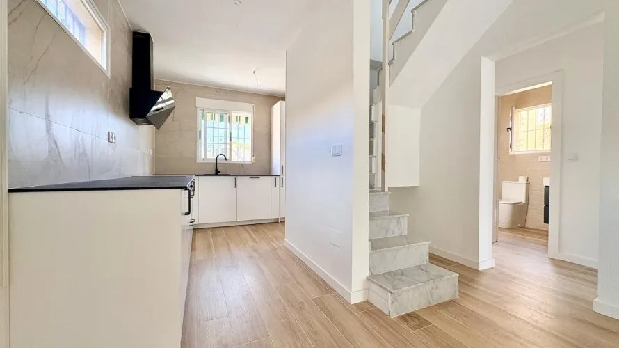 4 bedrooms house for sale, Torrevieja, Spain No. 32513 № 5