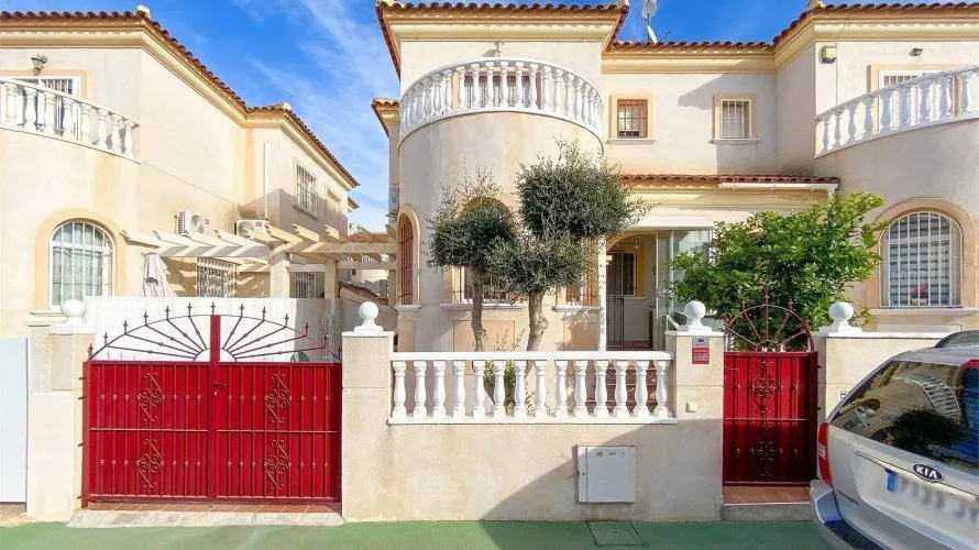 3 bedrooms house for sale, Torrevieja, Spain No. 32536