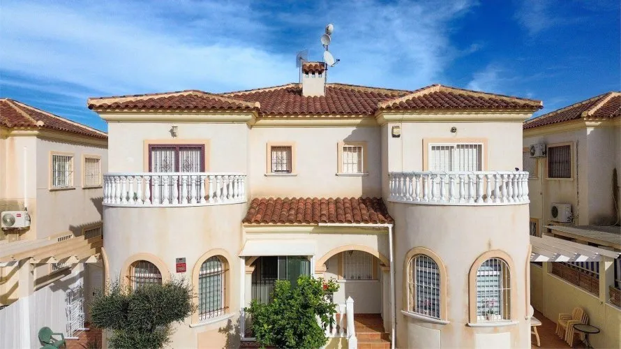 3 bedrooms house for sale, Torrevieja, Spain No. 32536 № 1