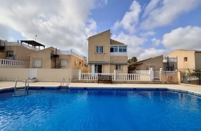 4 bedrooms house for sale, Torrevieja, Spain No. 32513