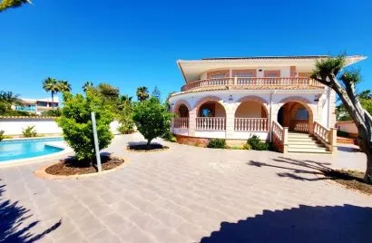 4 bedrooms villa for sale, Rojales, Spain No. 32531