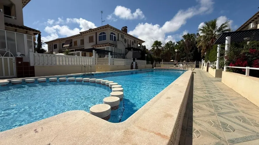 2 bedrooms bungalow for sale, Torrevieja, Spain No. 32535 № 2