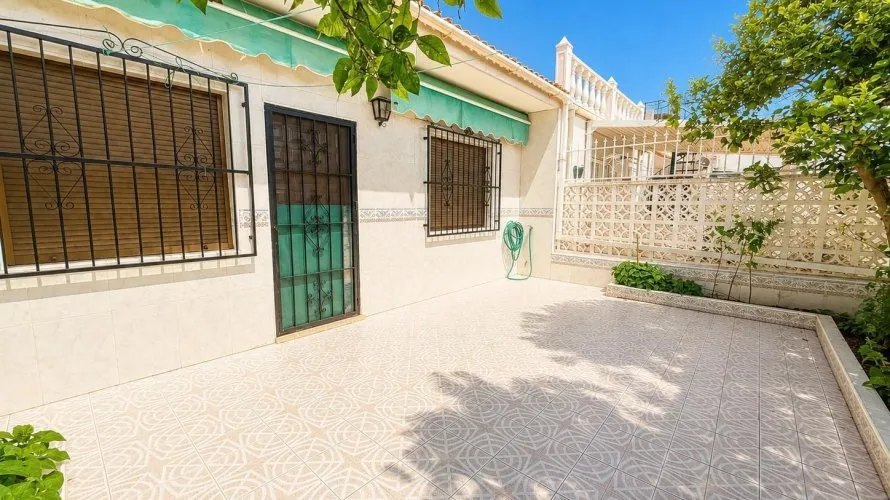 3 bedrooms bungalow for sale, Torrevieja, Spain No. 32584 № 2
