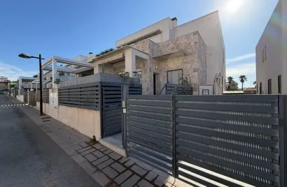 3 bedrooms house for sale, Torrevieja, Spain No. 32600