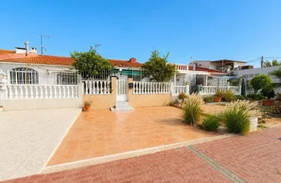 3 bedrooms bungalow for sale, Torrevieja, Spain No. 32584