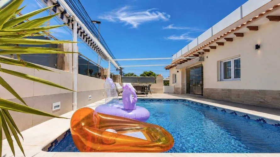 5 bedrooms house for sale, Los Balcones, Spain No. 32607 № 25