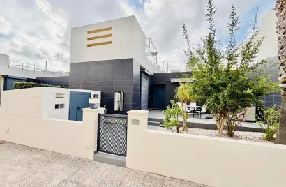 2 bedrooms house for sale, Alicante, Spain No. 32539