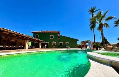 4 bedrooms villa for sale, Almoradi, Spain No. 32594
