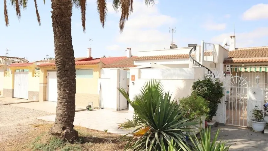3 bedrooms bungalow for sale, Torrevieja, Spain No. 32599 № 2
