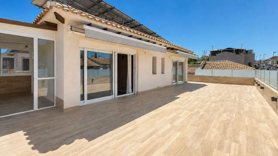 5 bedrooms house for sale, Los Balcones, Spain No. 32607 № 21