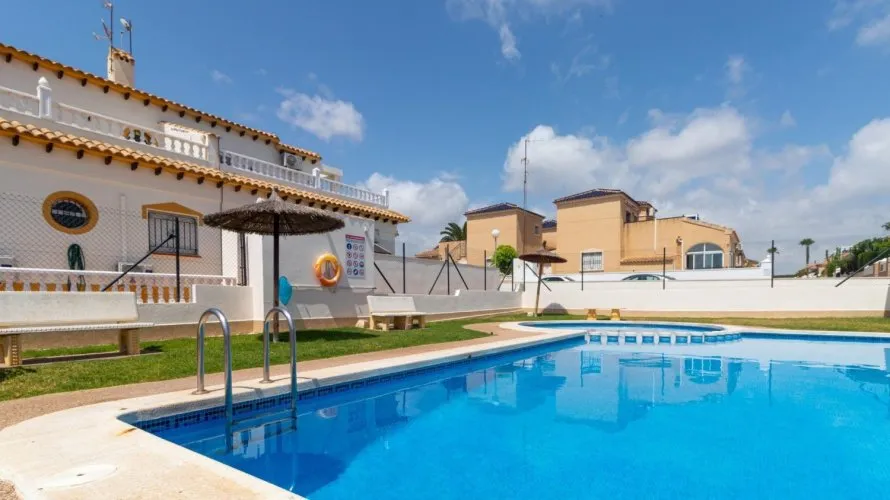 85m² house for sale, Alicante, Spain No. 32659 № 1