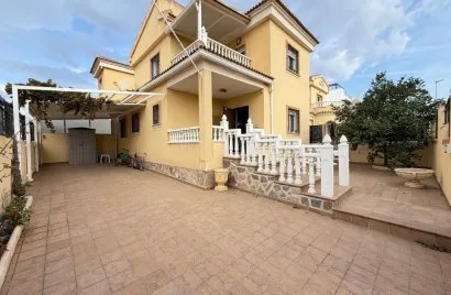 4 bedrooms villa for sale, Alicante, Spain No. 32643